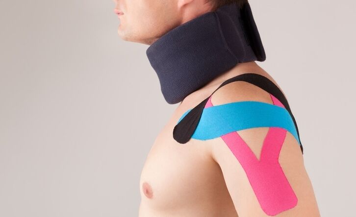 During the acute period of cervical osteochondrosis, a special collar should be worn.